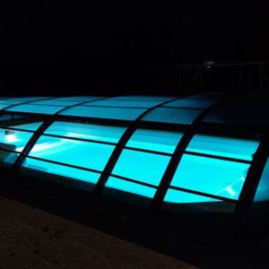 abris de piscine avec éclairage piscine