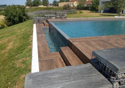 Piscine a debordement