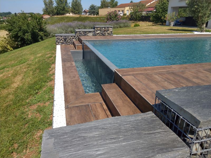 Piscine a debordement